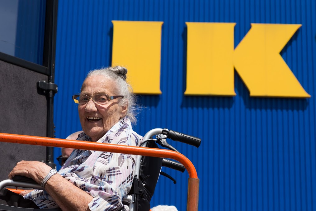 Dagje uit met bewoners naar IKEA een groot succes